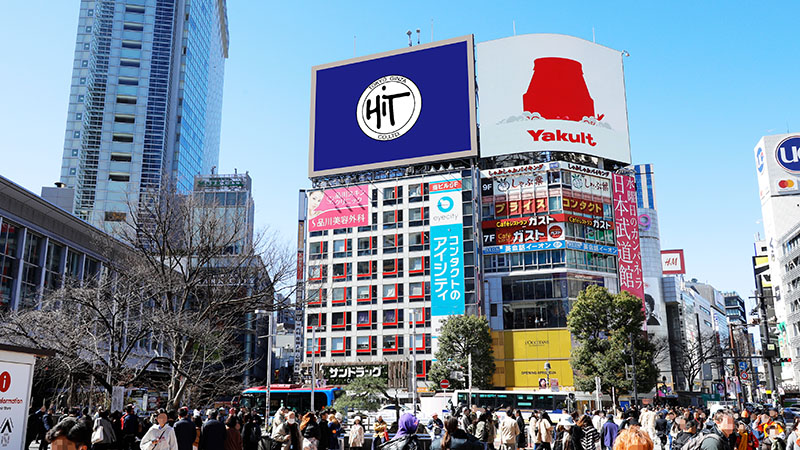 渋谷の巨大ビジョンに映る鮮やかな応援広告